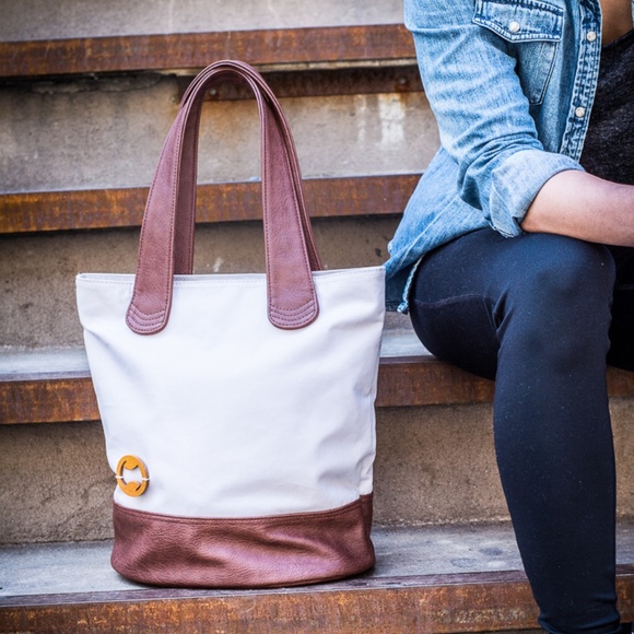 Canvas Tote with Organic Cotton and Vegan Leather - Picture 1 of 5